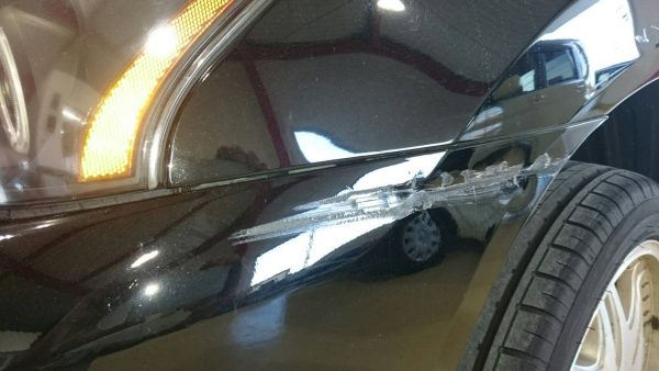 トヨタ ハリアー フロントバンパー、フロントフェンダー擦り傷修理